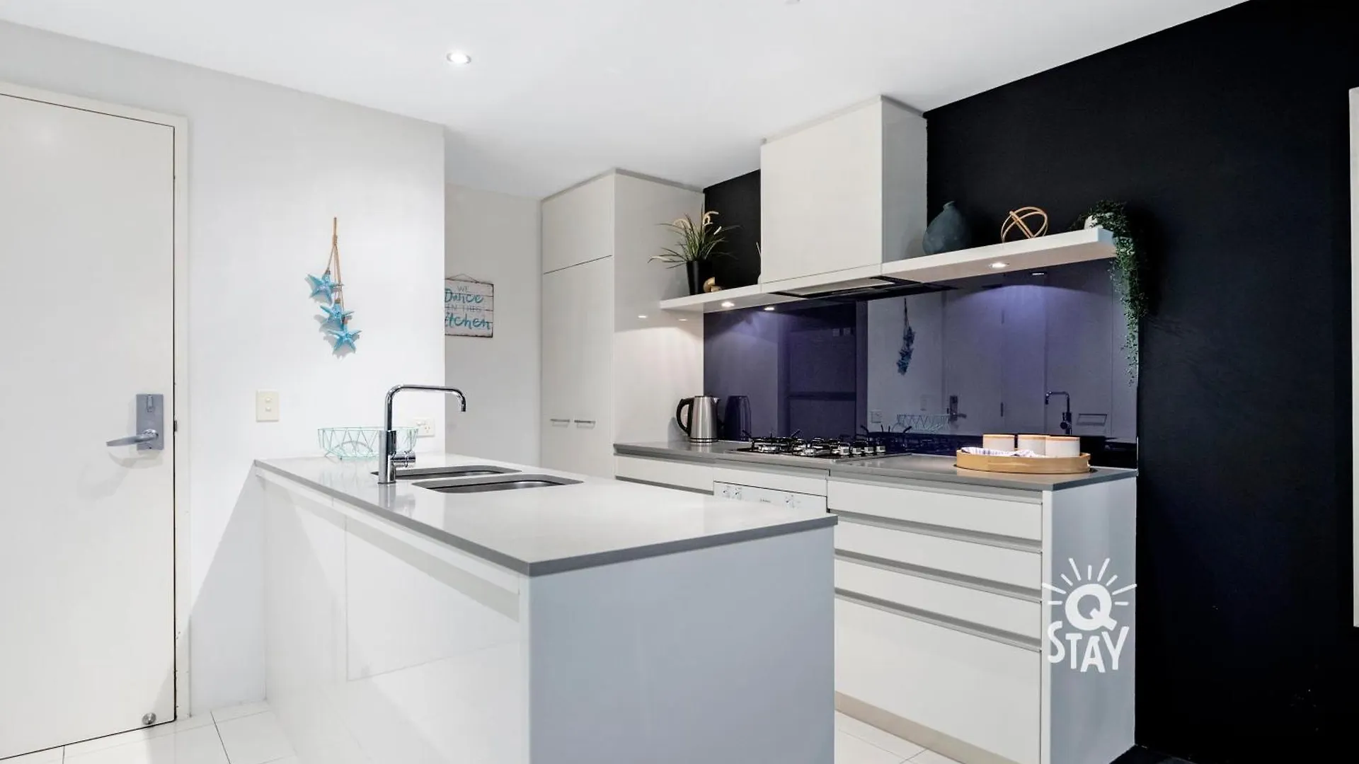 Circle On Cavill - 2 Bedroom Hinterland Apartments In The Heart Of Surfers Paradise Gold Coast