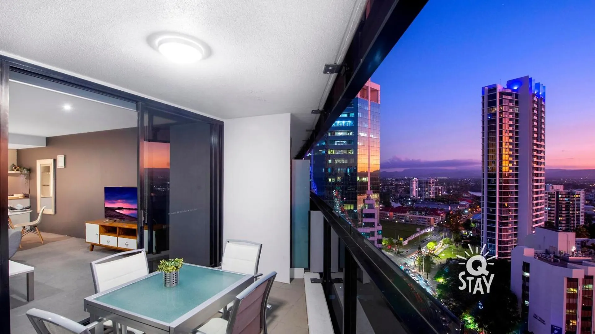 Circle On Cavill - 2 Bedroom Hinterland Apartments In The Heart Of Surfers Paradise Gold Coast 0*,  Australia