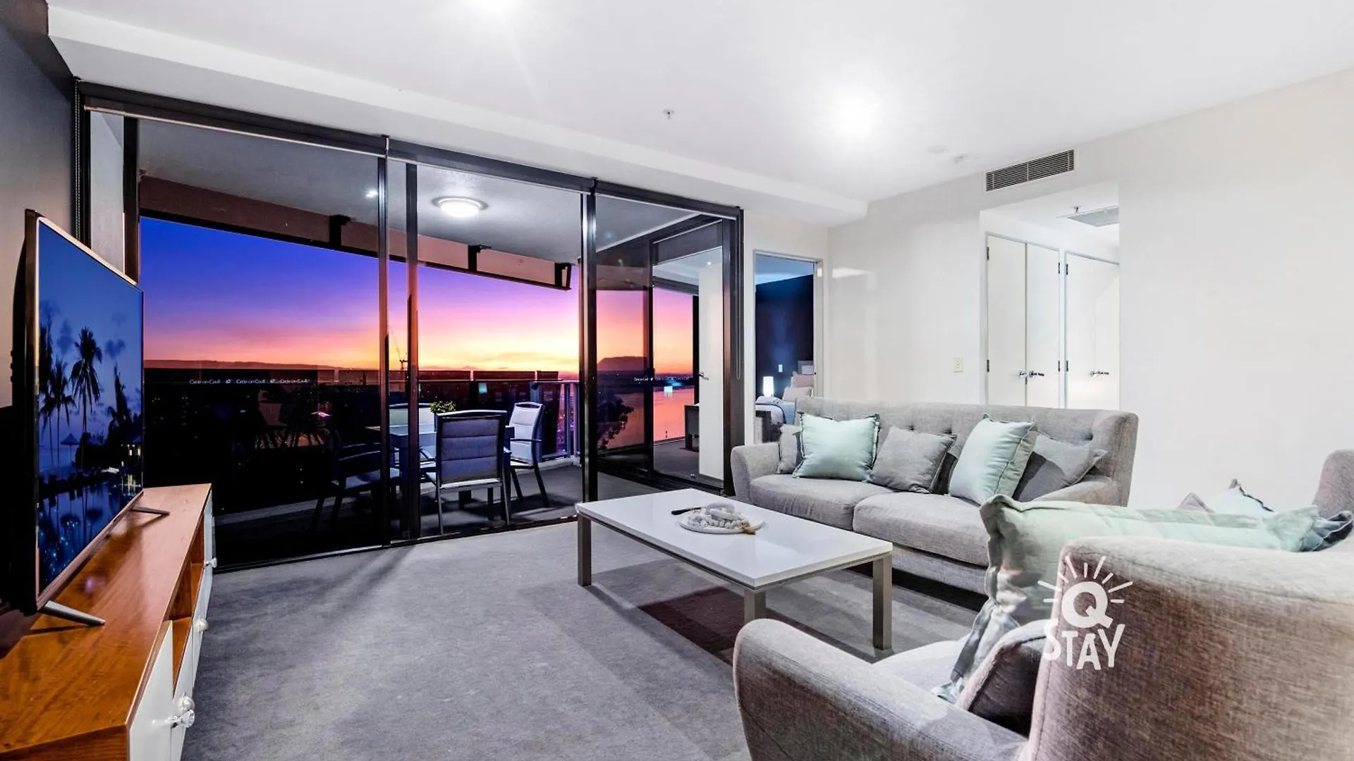 Circle On Cavill - 2 Bedroom Hinterland Apartments In The Heart Of Surfers Paradise Gold Coast Australia