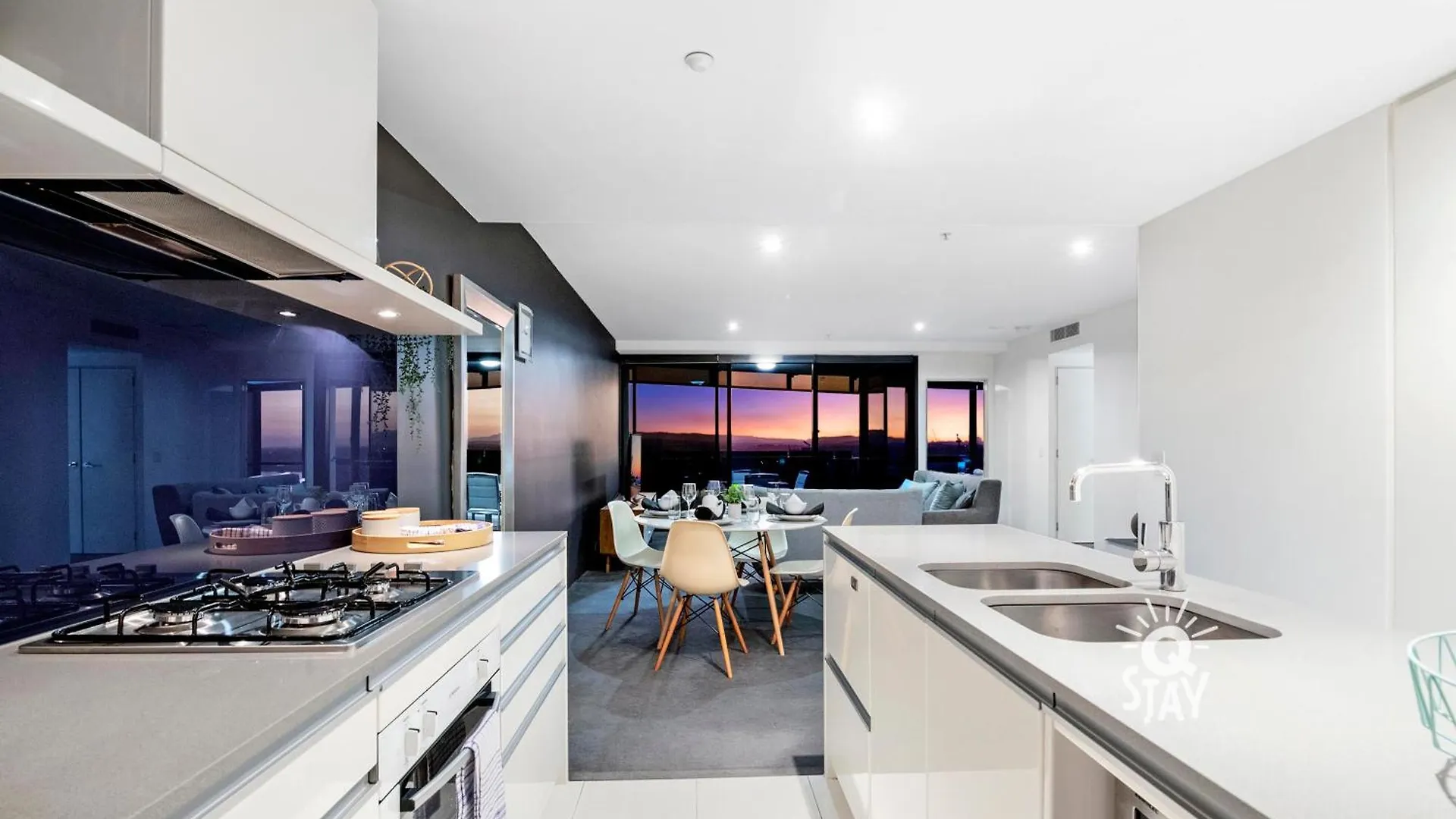 Circle On Cavill - 2 Bedroom Hinterland Apartments In The Heart Of Surfers Paradise Gold Coast