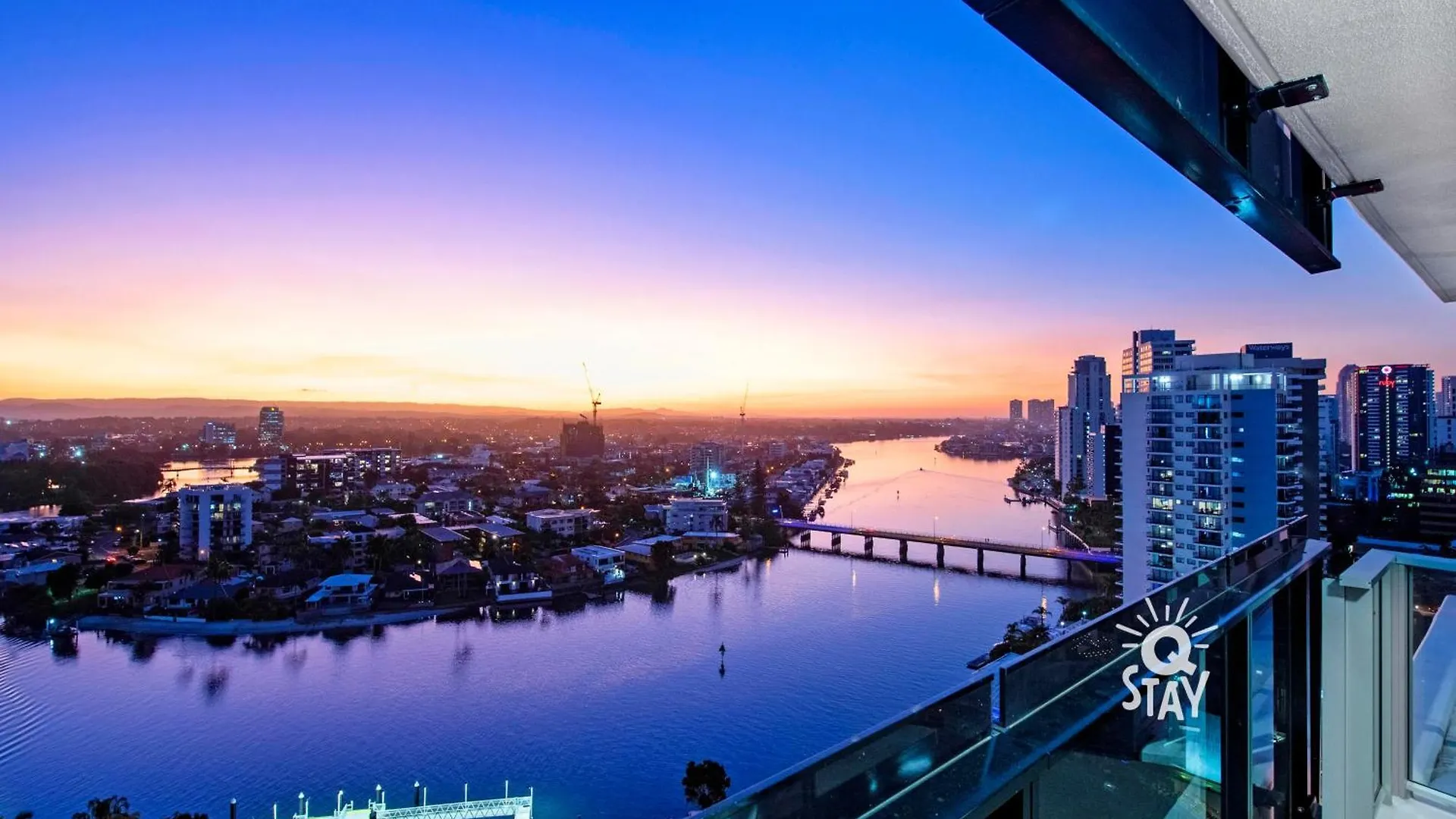 Circle On Cavill - 2 Bedroom Hinterland Apartments In The Heart Of Surfers Paradise Gold Coast
