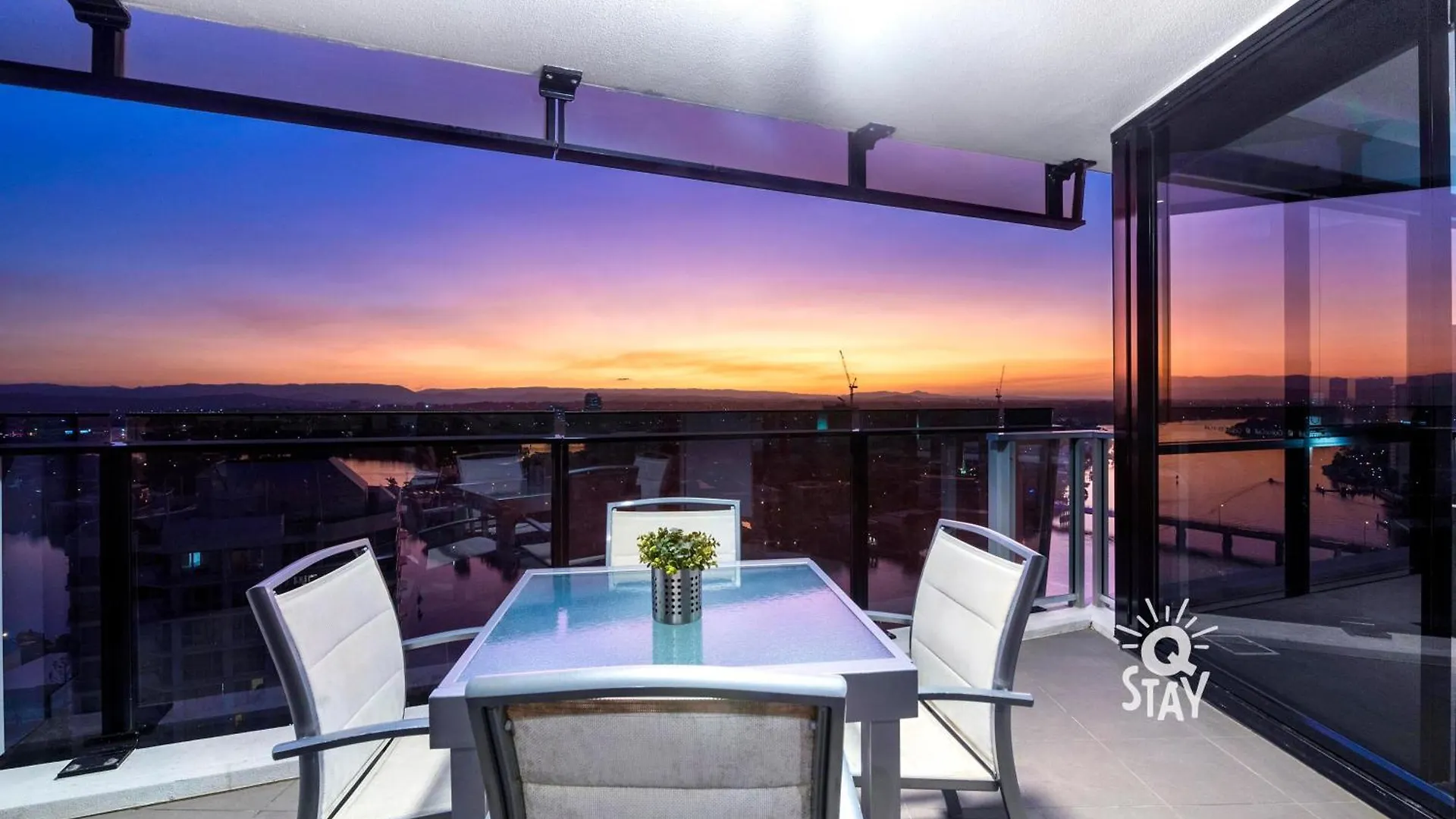 Circle On Cavill - 2 Bedroom Hinterland Apartments In The Heart Of Surfers Paradise Gold Coast