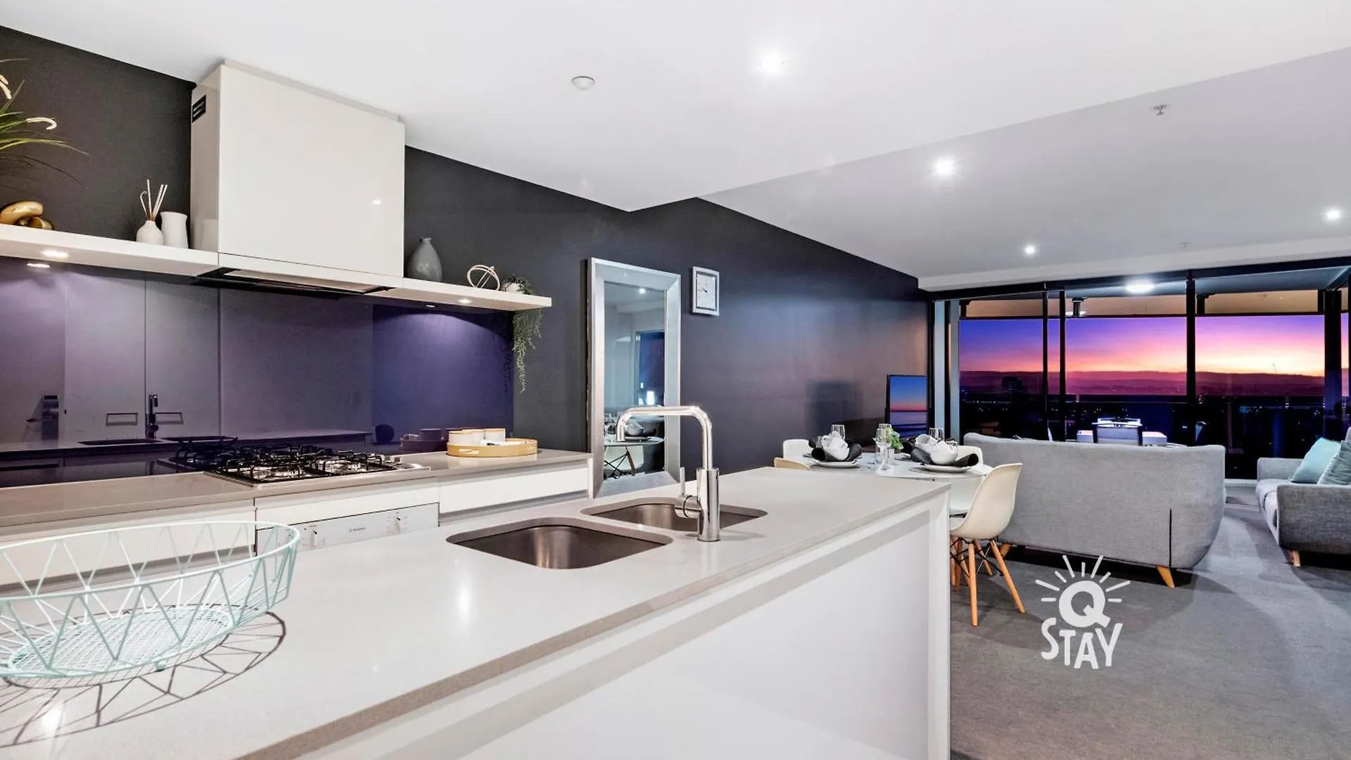 Circle On Cavill - 2 Bedroom Hinterland Apartments In The Heart Of Surfers Paradise Gold Coast 0*,